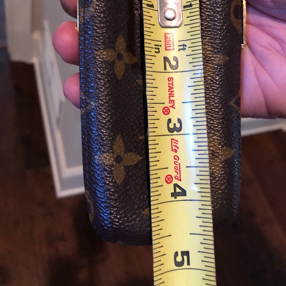 Louis Vuitton cellphone case - Picture 6 of 7